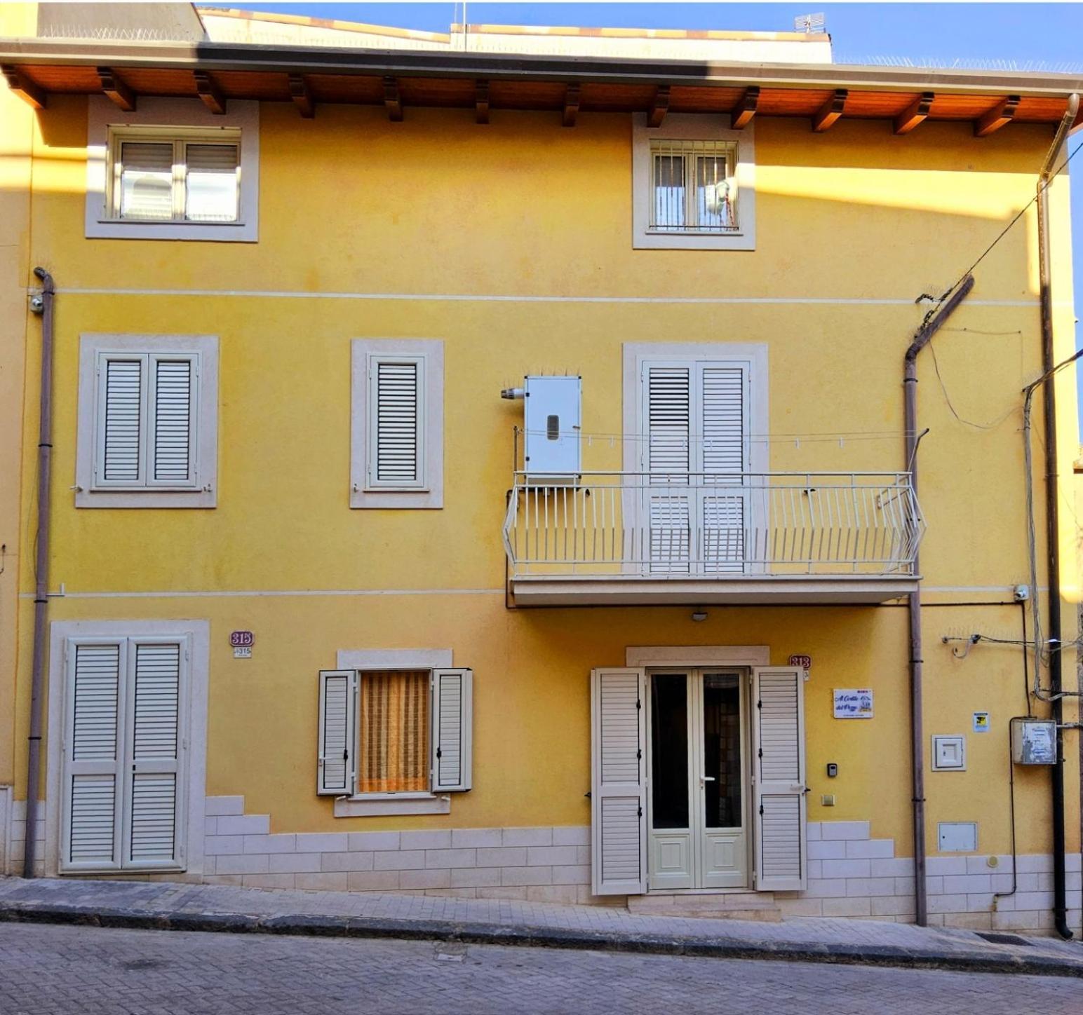 Appartamento Al Cortile Del Pozzo Delia Esterno foto