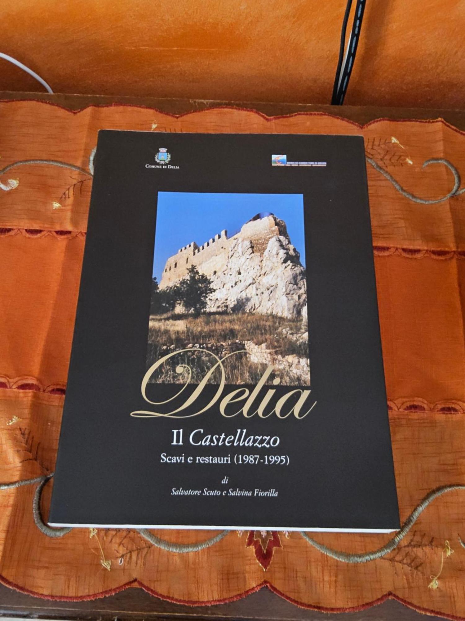 Appartamento Al Cortile Del Pozzo Delia Esterno foto